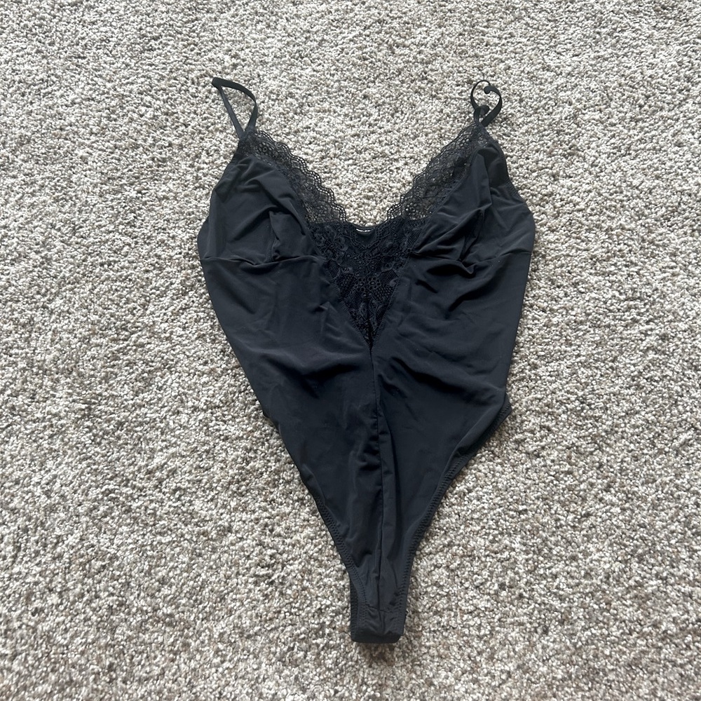 BLACK BODYSUIT